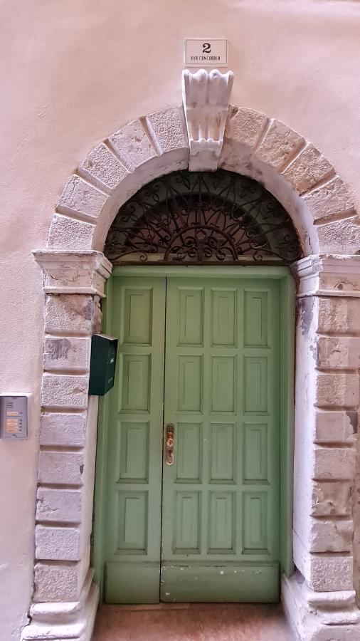 Appartamento Sunrise - Centro Storico N1 Riva del Garda Exteriör bild